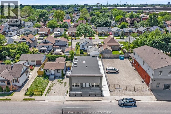 Photo - 1659 Drouillard Rd