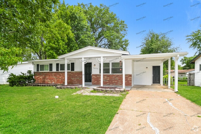 Building Photo - 1415 Cove Ln Rental