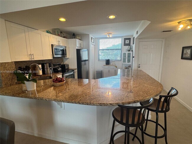 Photo - 115 Lake Emerald Dr