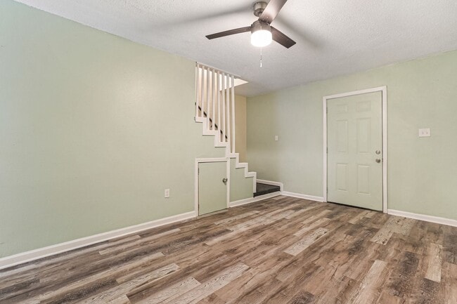 Photo - Modern 2BR Townhouse-Style Apartment | 1,010 Sq. Ft. | Renovated Interior | Westbank Expressway L... Unit 1113 #6