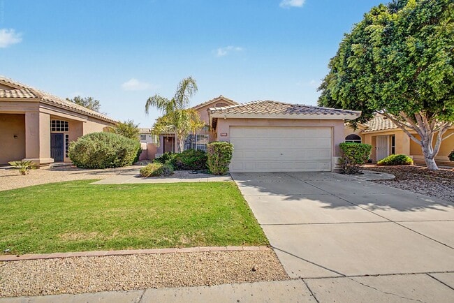 Building Photo - 7435 W Louise Dr