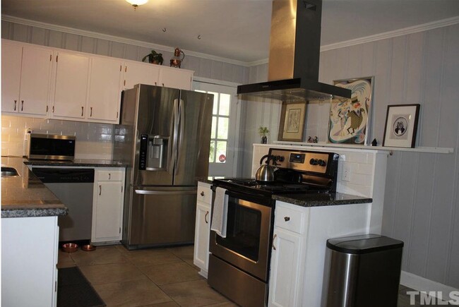 Photo - 904 Chatham Lane