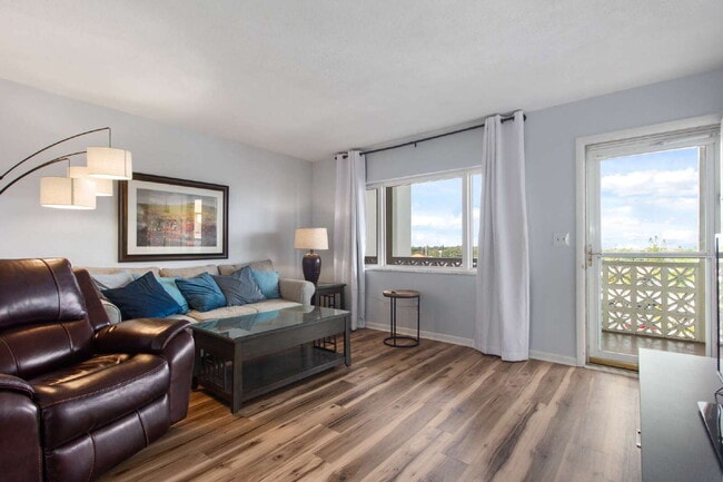 Photo - beautifully Furnished 1 Bedroom, 1 Bath, Walk-in Closets in both bedrooms. with a community Heate... Unidad Blg 5 - #608