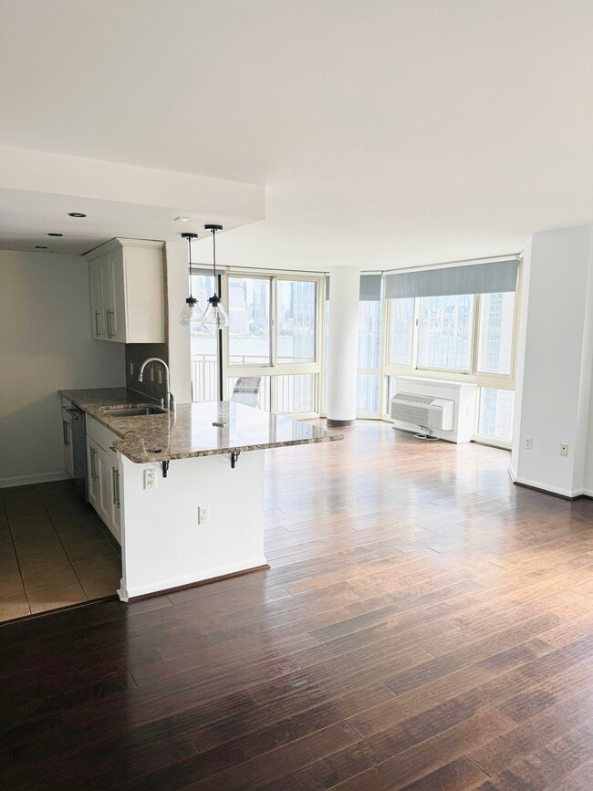 Building Photo - 20 2nd St Unit 1209