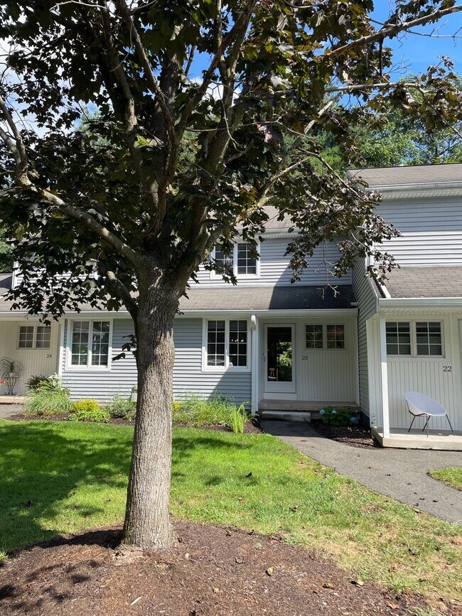 The Willow Brook Condo House Rental in Glastonbury, CT