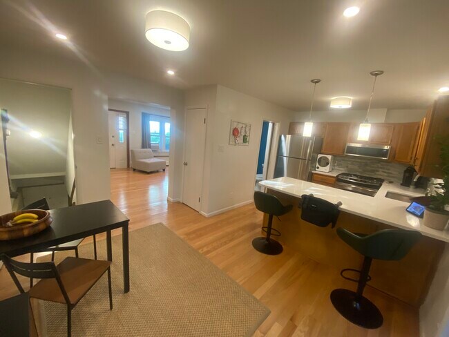 Photo - 2 Howe Ter Unidad #3