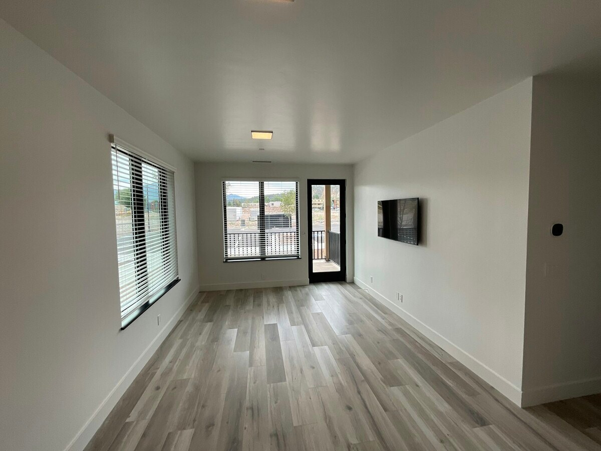 Photo - 2051 Cross St Unit 105