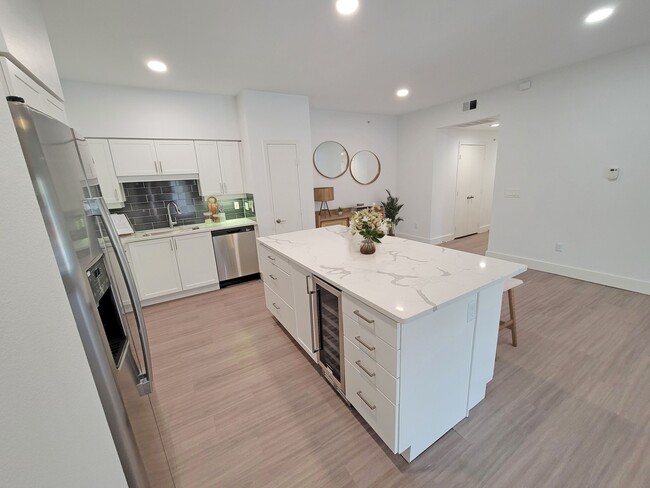 Building Photo - Pavilion Townplace at Inwood Village Apart... Rental