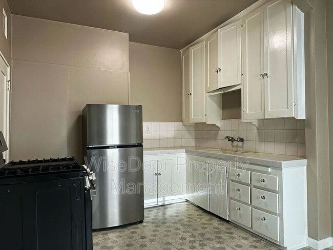 Photo - 1030 Leonard Ave Unit 3