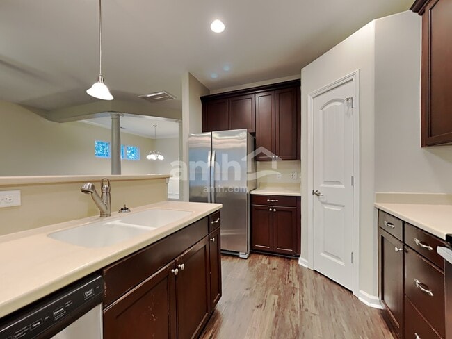 Photo - 510 Summer Hill Way