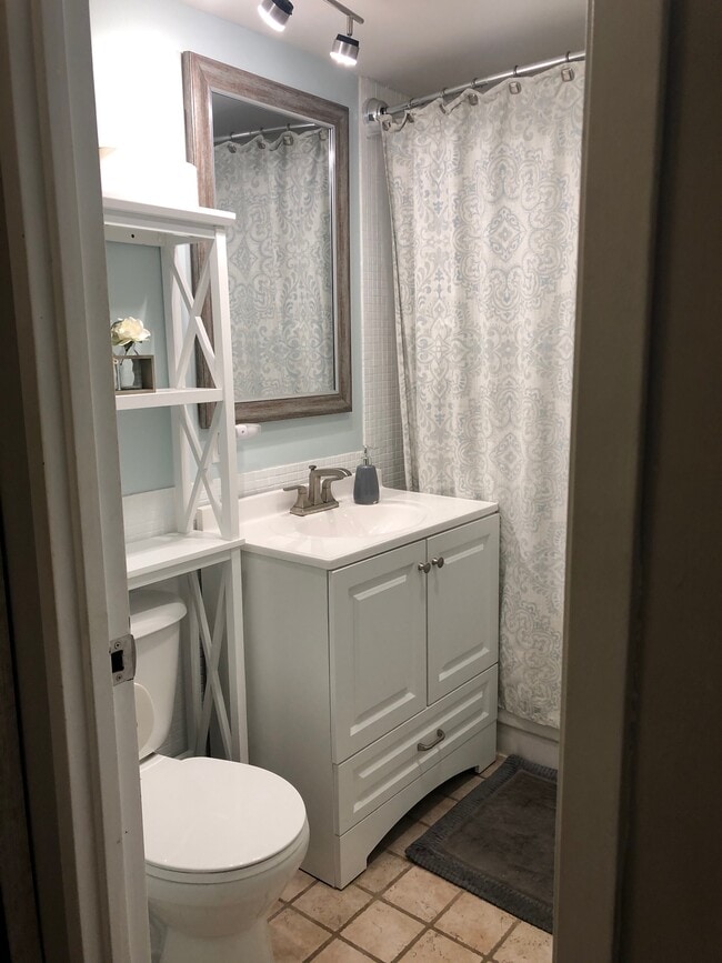 Photo - 300 M St SW Unidad N102