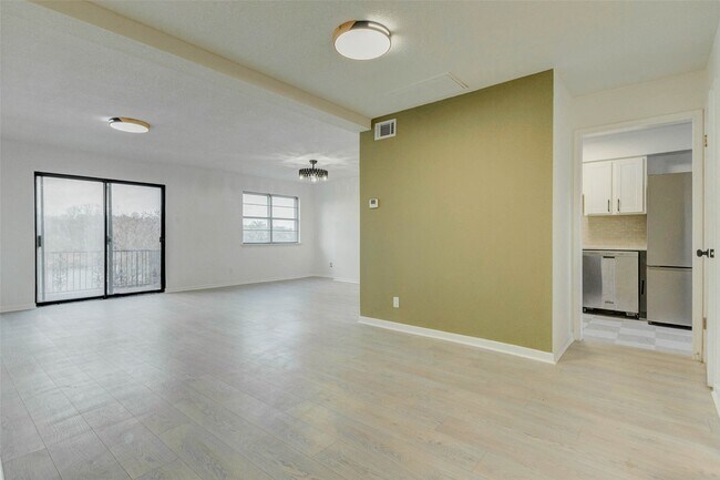 Photo - 2135 Casa Rio Cir