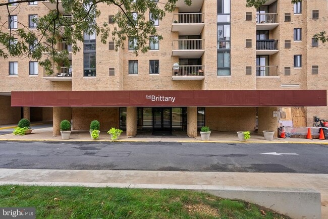 Photo - 4500 S Four Mile Run Dr Apartment Unit 202