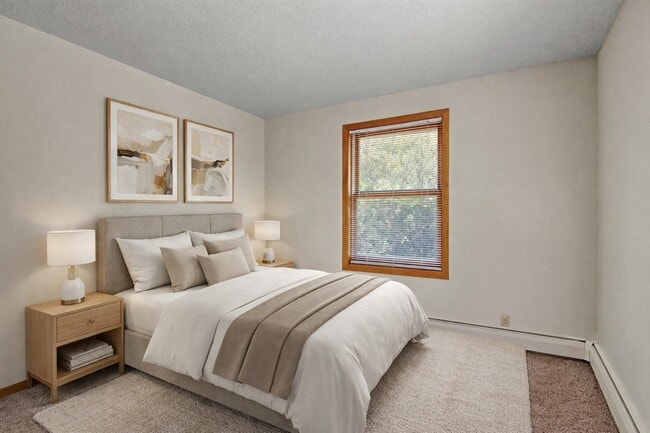 Photo - Plymouth Square