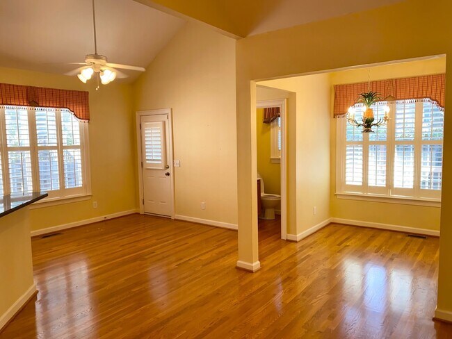 Photo - 606 Trillium Ct