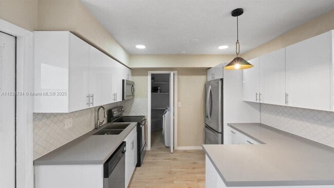 Building Photo - 7211 Shalimar St Rental