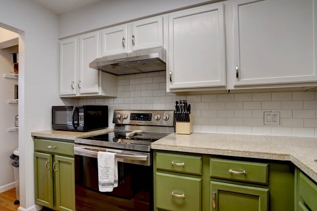 Photo - Wonderful 2 Bed 2 Bath Townhouse with Fireplace + Community Pool Unit A