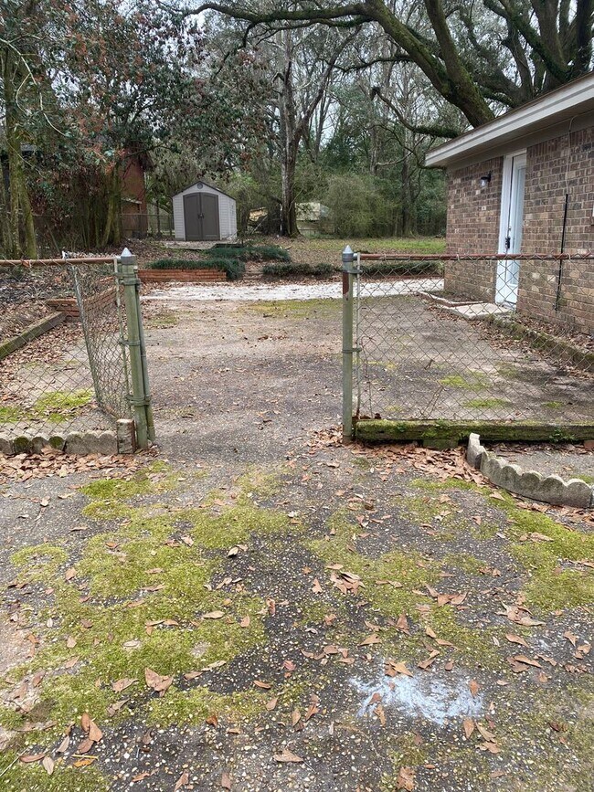 Photo - Charming 3 Bedroom Home with Large Yard in Theodore!