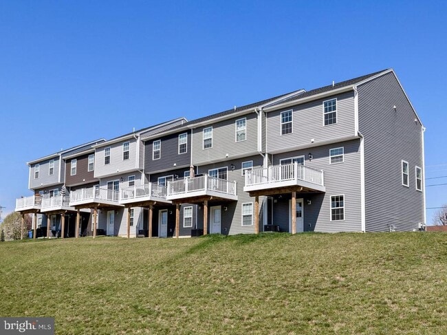 Building Photo - 90 Penstock Ln