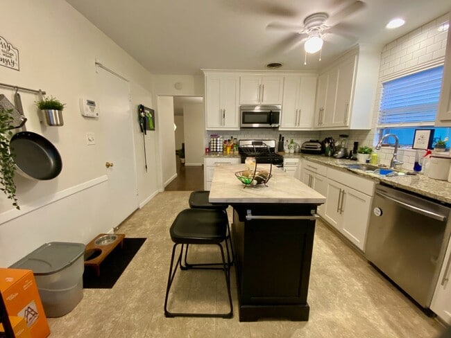 Building Photo - 7622-7624 MAIN STREET Unit 7624