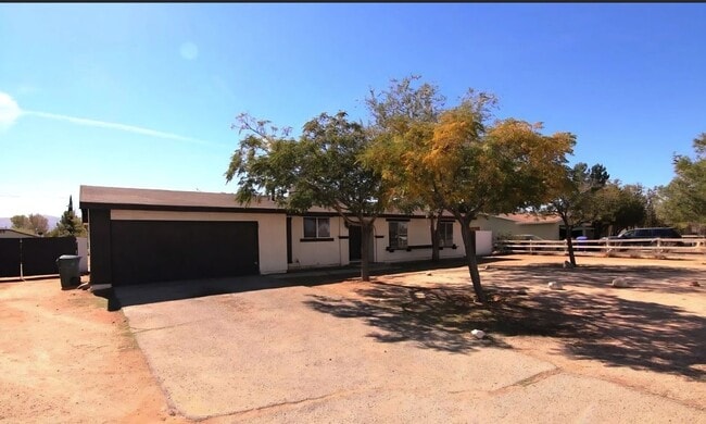 Building Photo - Spacious 5-Bedroom Home with Large Backyard in Apple Valley! Coming Soon 7/15/26
