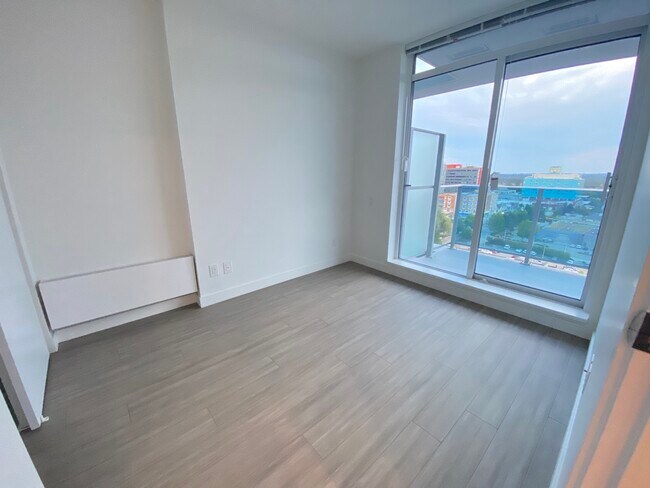 Photo - 13615 Fraser Hwy