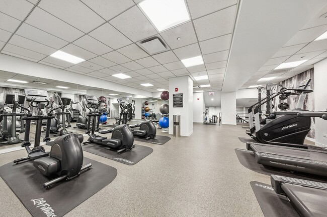 Photo - 212E E Chestnut St