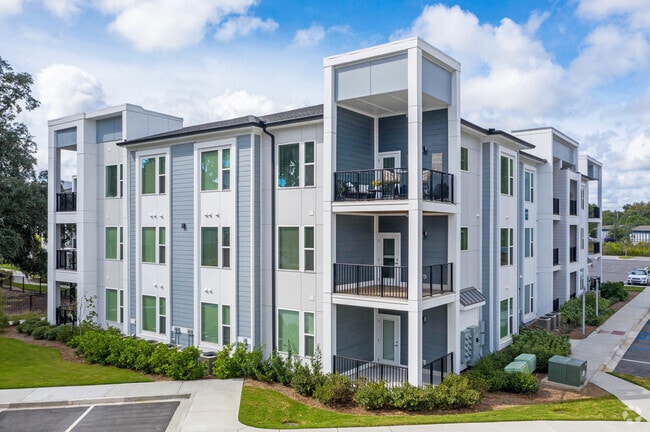 The Ellis - The Ellis