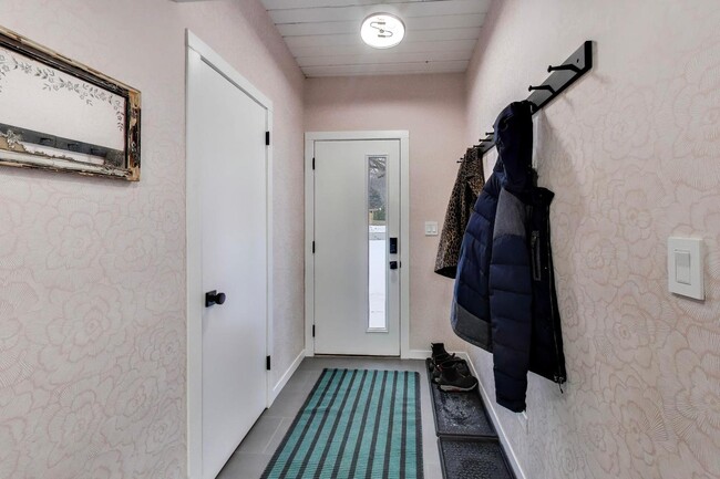 Photo - 2649 Crawford Ave