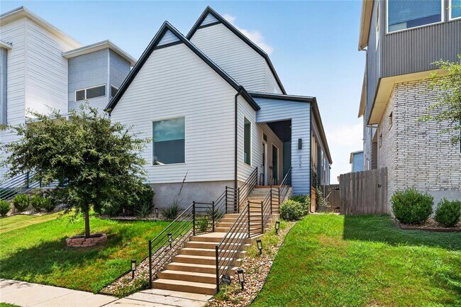 Building Photo - 6105 Florencia Ln