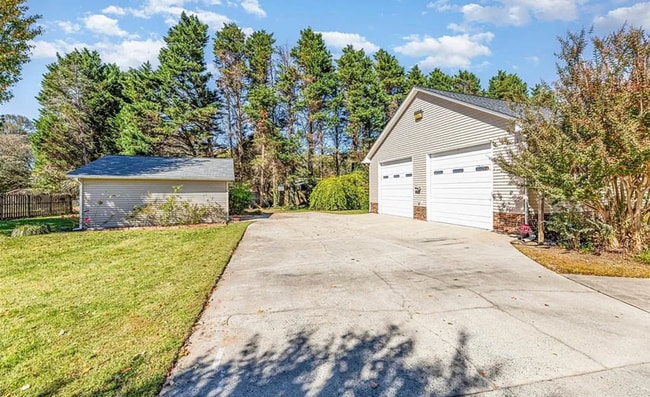 Photo - Charming ranch home 3 bedrooms and 2 bathrooms in Burlington w/ 5 garage spaces.