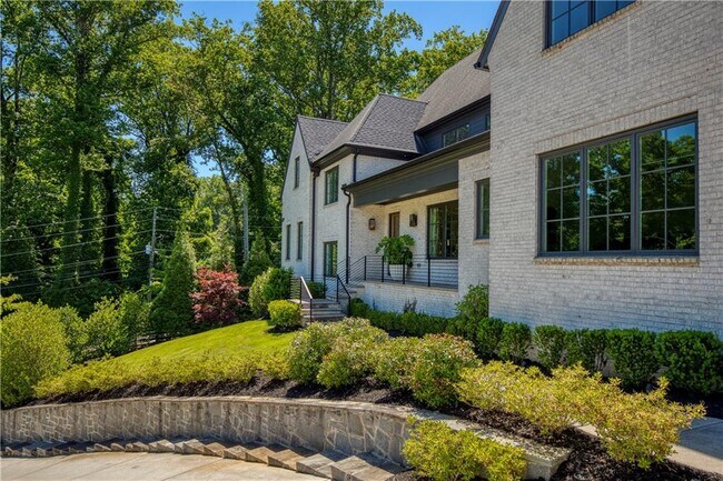Photo - 840 Kenry Ct NE