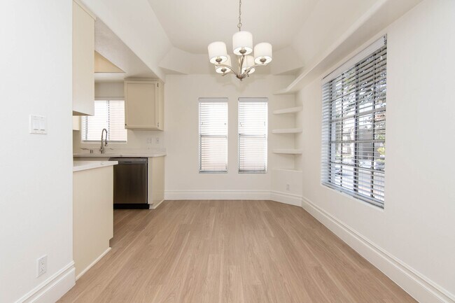 Photo - 10740 Woodbine