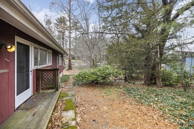 9 Peacock Farm Rd