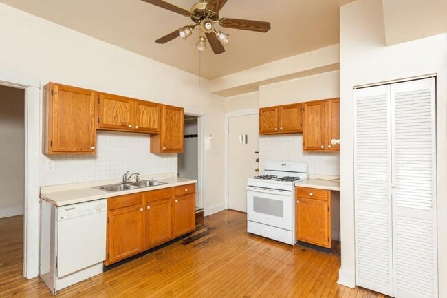 2 bedroom in Chicago IL 60657 - 2 bedroom in Chicago IL 60657 Condo Unit 104-4