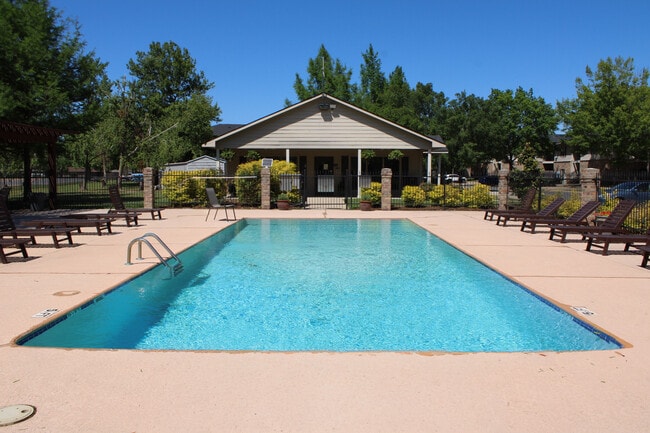 Building Photo - Pinnacle Apartments