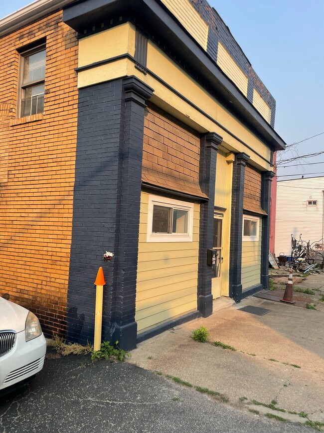 Building Front - 4702 Lorigan St Unit 1
