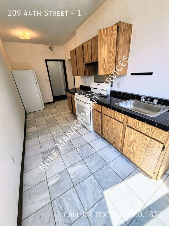 Building Photo - 209 44th St Unit 1