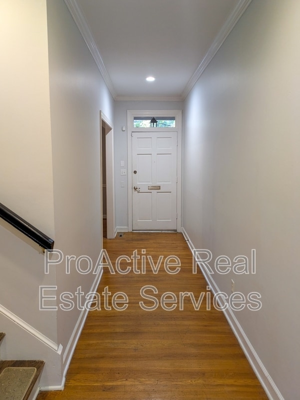 Building Photo - 1014 Colonial Ave