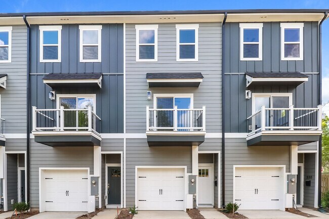 Photo - Beautiful 3BR 3.5BA Townhome w/ Full Appliance Kitchen - Garage Parking in West End