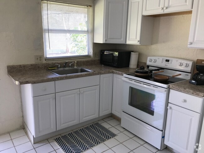 Building Photo - 1825 Shadow Ln Unit A Rental