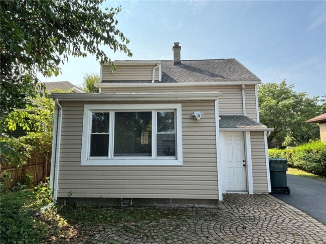 Photo - 2096 Norton St