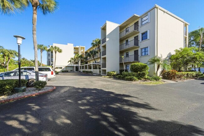 Photo - 890 N Federal Hwy Unidad 406