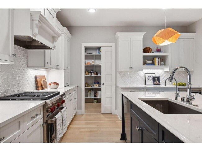 222 Ferndale Rd S Unit 303