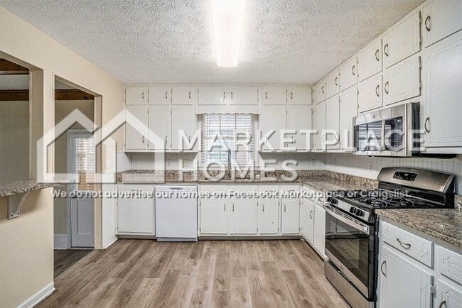 Photo - 2105 Pinewood Dr