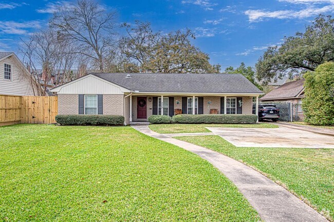 Building Photo - 2208 Chimney Rock Rd Rental