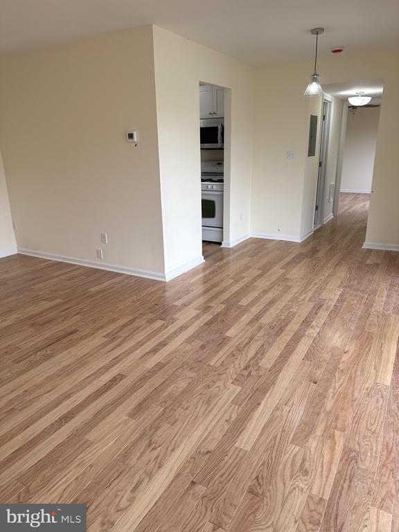 Building Photo - 2754 Hollywood Rd Unit 104