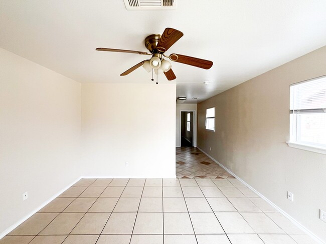 Photo - 211 W Bobwhite Ln Unit B2