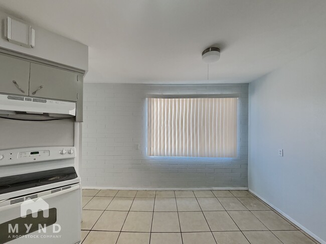 Photo - 903 E 5th St