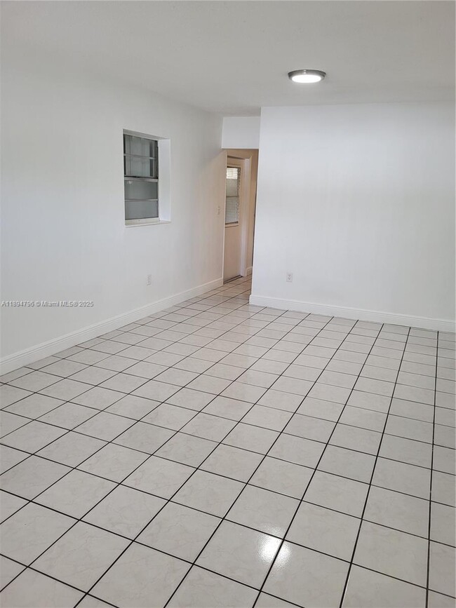 Photo - 3026 SW 24th Ter Unidad 1